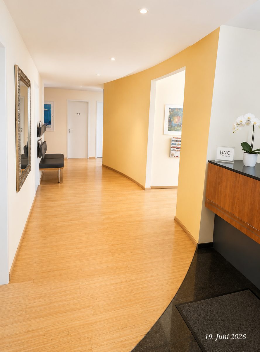 Praxiseingang und Wartebereich der HNO-Praxis Baden-Baden
